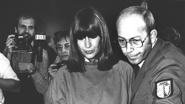 Malum dava geldiğinde Grabowski'nin yeni savunmaları da vardı. 1981'de Lübeck bölge mahkemesinde görülen davada Klaus, suçu yalnızca hormonal dengesizlikler nedeniyle işlediğini, önceki yıllarda suçlarından dolayı gönüllü olarak hadım edildiğini savundu.