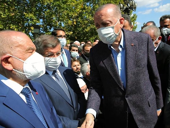 Erdoğan, Cenazede Karşılaştığı Davutoğlu'nu Görmezden Geldi