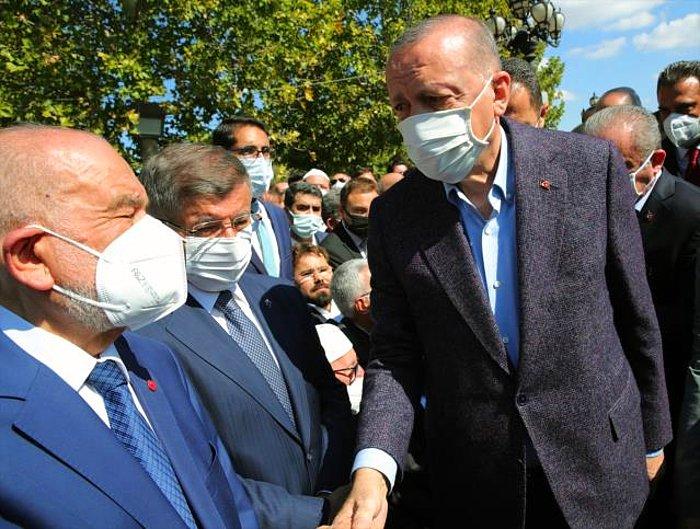 Erdoğan, Cenazede Karşılaştığı Davutoğlu'nu Görmezden Geldi