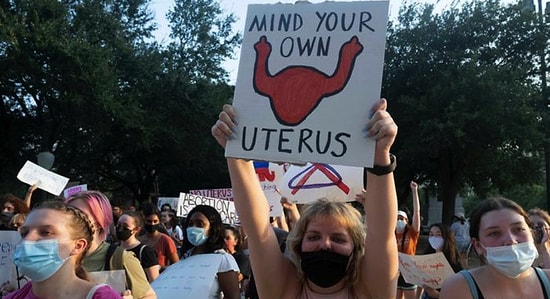 Teksas'ta Yürürlüğe Giren Kürtaj Yasağı Nedeniyle ABD'li Kadınlar Sokağa Çıktı