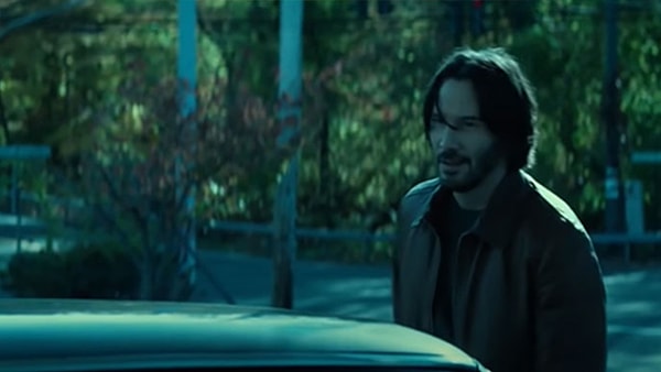 6. Любой фильм, где диван или дверь автомобиля используется в качестве крышки в огнестрельной борьбе. Любая пуля пробьет эту дверь либо диван. Лол