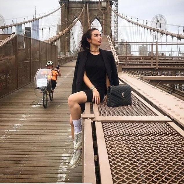Burcu'da yemekleri kadar dikkat çeken bir başka konu da tarzı.