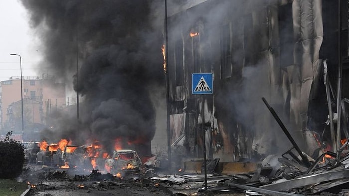 Milano'da Bir Özel Jet Boş Bir Binaya Düştü, Sekiz Kişi Hayatını Kaybetti