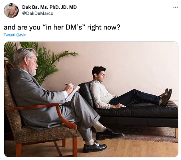 11. "Şu anda onun DM'lerinde misin?"
