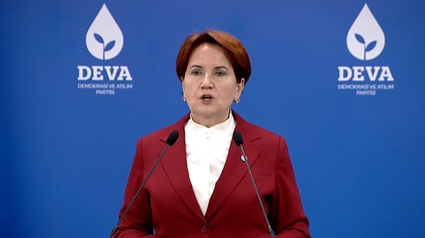 Ziyaretin ardından ortak basın toplantısı düzenleyen parti liderlerinin o anları ilginç anlara sahne oldu. Meral Akşener konuşması sırasında cümleye 'Türkiye 20 yıldır' diye başladığı cümleyi yanında Ali Babacan olduğunu hatırlayarak 'Hadi neyse 10 yıldır istişare etmeyi unuttu' diyerek düzeltti.