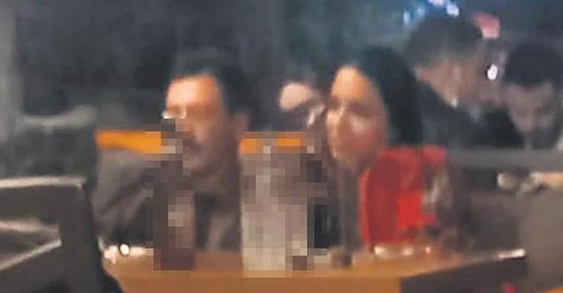 İlişkinin fotoğraflarla kanıtlanması üzerine Burak Sergen'in boşanmak için hemen harekete geçtiği ileri sürüldü.