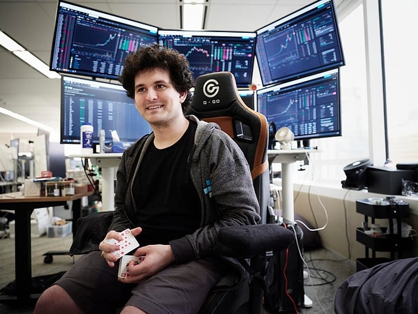 1. Сэм Бэнкман-Фрид