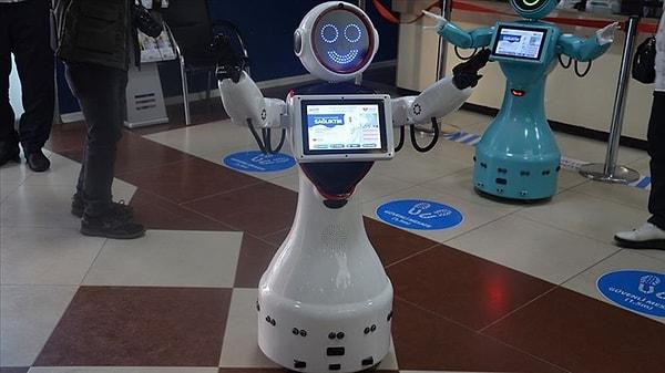 Robot, Türkçenin yanı sıra İngilizce, Arapça ve Rusça olarak kullanılabiliyor.