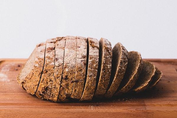 23. Çok tahıllı ve buğday ekmeği, beyaz ekmekten daha sağlıklı değil.