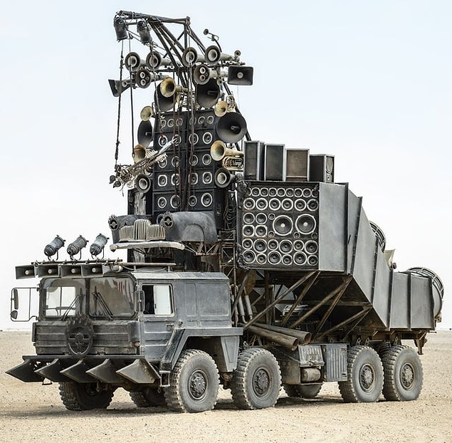 2. Mad Max'te kullanılan devasa kamyonet satılıkmış. Almayı düşünür müydünüz?