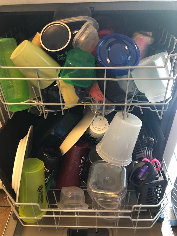 6. "Eşim bulaşık makinesini böyle yerleştiriyor..."