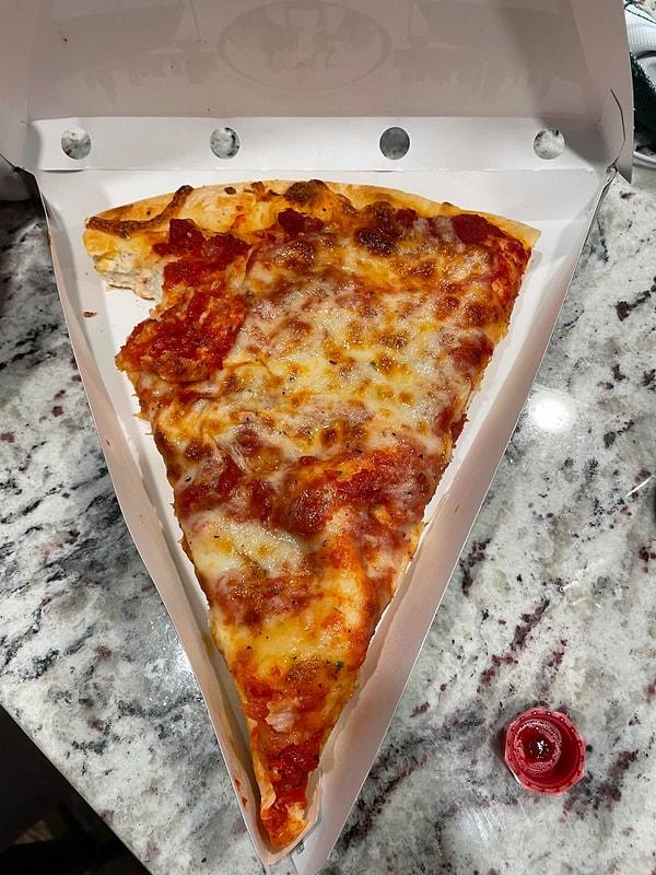 9. "Arkadaşım pizzamdan bir ısırık almak istedi."