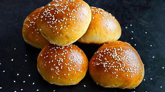 Burgercinin Adresini Unutturacak Çok Lezzetli Ev Yapımı Hamburger Ekmeği Tarifi