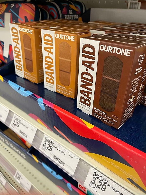 13. Нашел пластыри для разного тона кожи