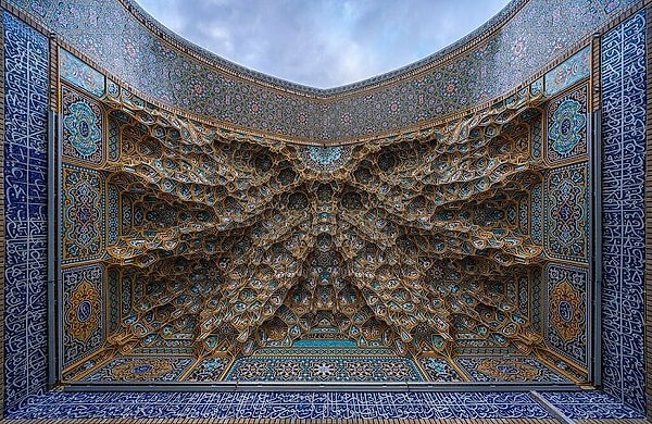 22. Потолок в храме Фатима Масуме в Иране