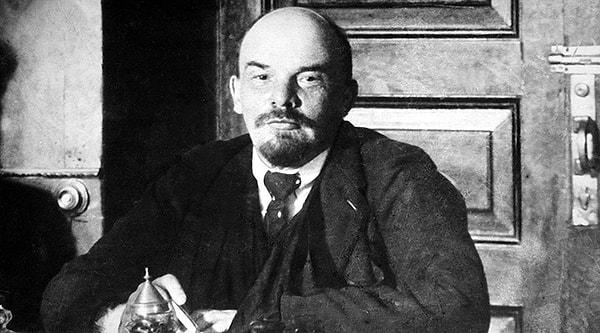 Ve Lenin, Aralov yola çıkmadan önce kendisi ile görüşerek şunları söyler: "Anlaşılan Kemal, bizim Sovyet devrimimizin anlamını mükemmel şekilde kavramış büyük bir siyaset adamı."