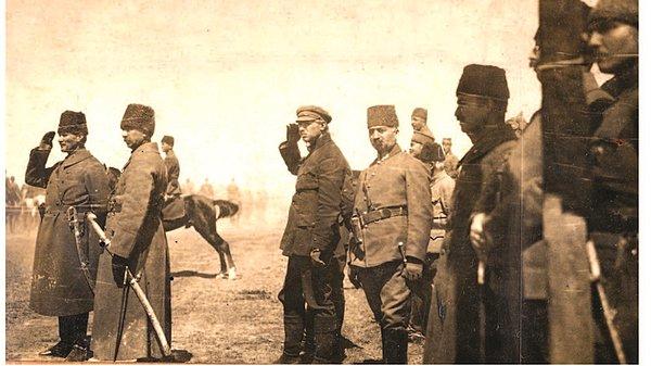 Ertesi gün ise Mustafa Kemal Paşa'ya güven mektubunu sunan Aralov, resmi olarak görevine başlar. Hızlı bir diplomasi yürüten Büyükelçi kısa sürede Paşa ile de ilişkilerini geliştirir.