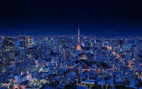Işıkların şehri Tokyo, renkli gece hayatı ve hareketli sokakları ile doğu dünyasının önemli noktalarından. Turizmin canlı olduğu Tokyo, yenilikçi yemek kültürü ile ziyaretçilerini etkileyen şehirlerden biri.