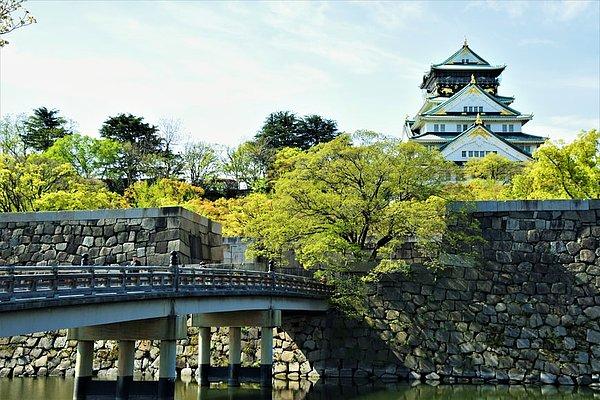 Japon kültürünü ve antik tarihini sürekli değişmekte olan hareketli şehir hayatı içerisinde barındıran Osaka, Japonya'nın önde gelen turizm noktalarından biri.