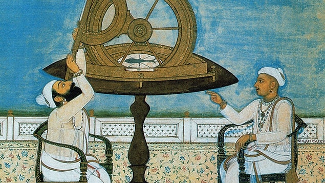 Ancak hapiste başlayan astroloji merakı taht döneminde bağımlılığa dönüşünce zorluklar başladı. Zira geleceği görerek hanedanlığa katkı sağlaması için yanına aldığı müneccim takımı tepki topluyordu.