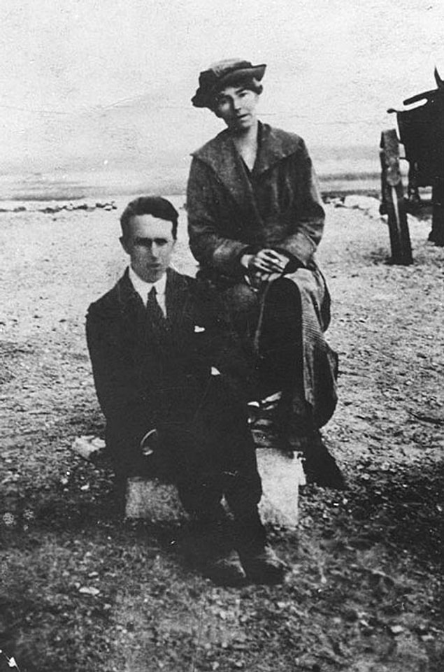 Ancak hayatının en acı haberlerinden biri o dönemde geldi. Hayatı boyunca hiç evlenmemiş, yalnızca bir kez nişanlanmış olan Bell, sevdiği adamı Çanakkale Savaşı sırasında kaybetti. Ve bu onda derin bir iz bıraktı.