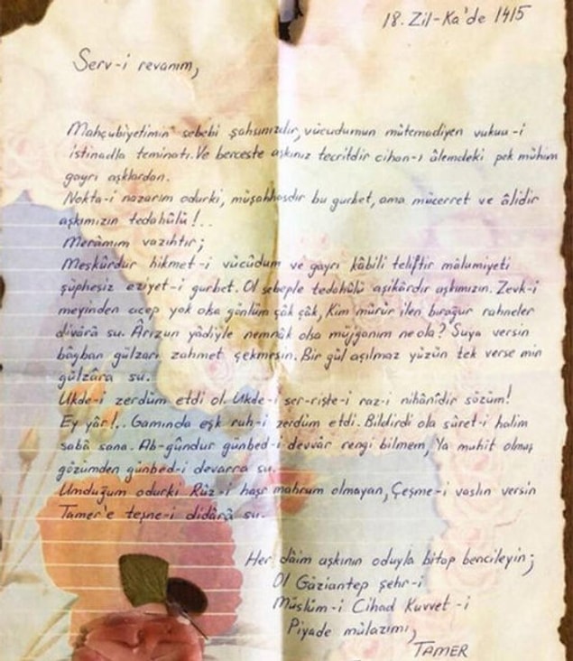 Aslında biz onları bu kadar yakından tanımadan onların birliktelikleri başlamıştı. Öyle ki, Tamer Karadağlı askerdeyken sevgilisi Arzu Balkan'a Osmanlıca şöyle bir mektup yazmıştı.