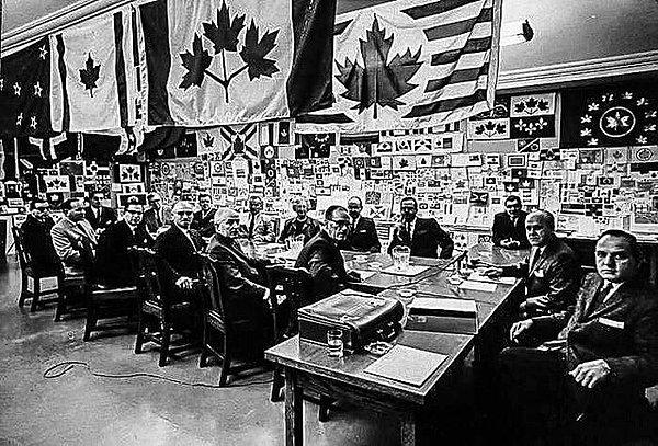 11. 1964 yılında resmi Kanada bayrağının seçildiği an: