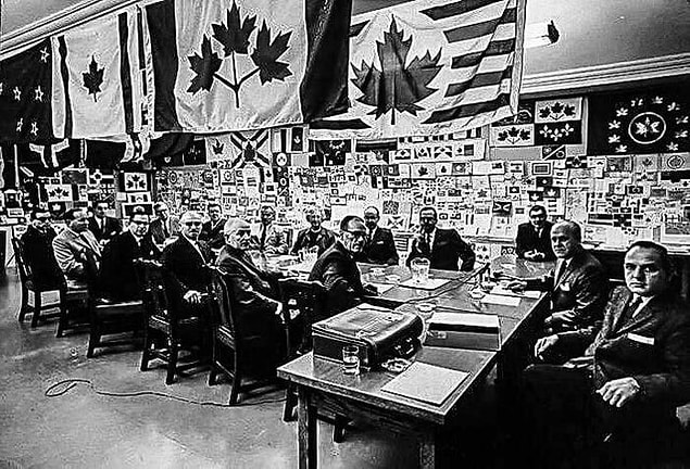 11. 1964 yılında resmi Kanada bayrağının seçildiği an: