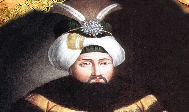 Korkulu ve heyecanlı bir şekilde saraya dönen Hafız, uzun uğraşları sonucu Harem'in baş sorumlusu Kızlarağası'na ulaşabildi. I. Mahmud'un ölmediğini iddia eden adamın anlattıkları III. Osman'a haber edildi.