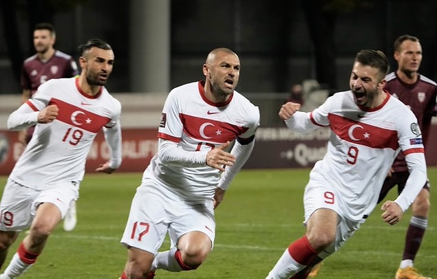90+9. dakikada Burak Yılmaz'ın penaltı golüyle maçı 2-1 kazandı.