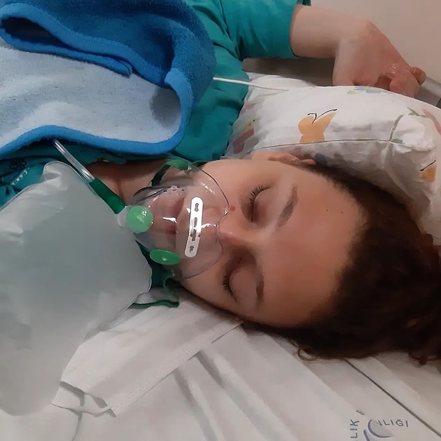 Bu riskli ameliyatın hemen ardından da beyin kanaması geçiren Yaren, tekrardan ameliyata alındı.