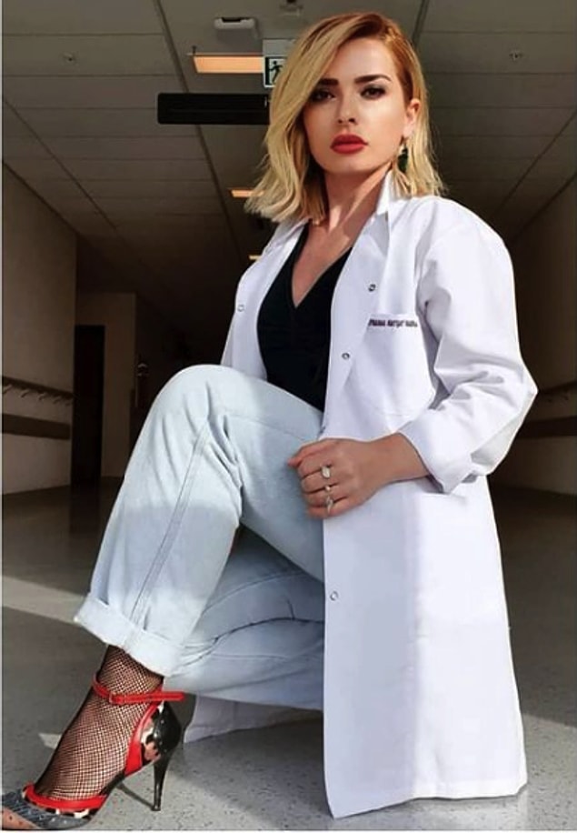Seçtiği kıyafetlerle birlikte verdiği billboard ilanı tartışma yaratan Dr. Şükran'la ilgili negatif yorum kadar pozitif yorum da çok sosyal medyada.
