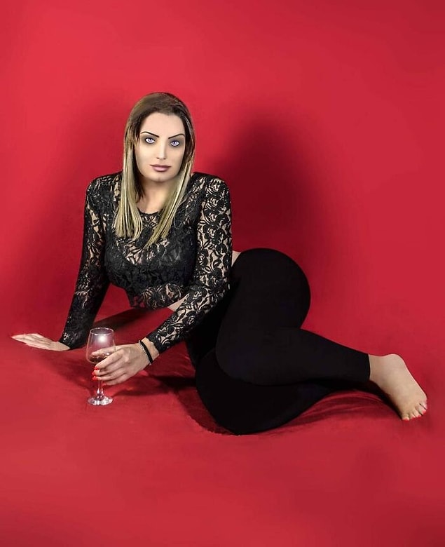 14. Birden fazla garipliği olan bu fotoğraf biraz ürkütüyor.