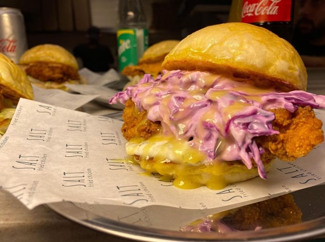 1. Tavuğun lezzetle buluştuğu yer; Salt Fried Chicken …