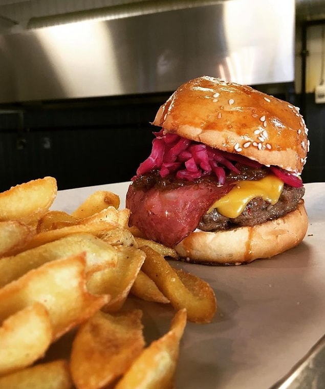 5. Kadıköy’ün en iyilerinden Zapata Burger…