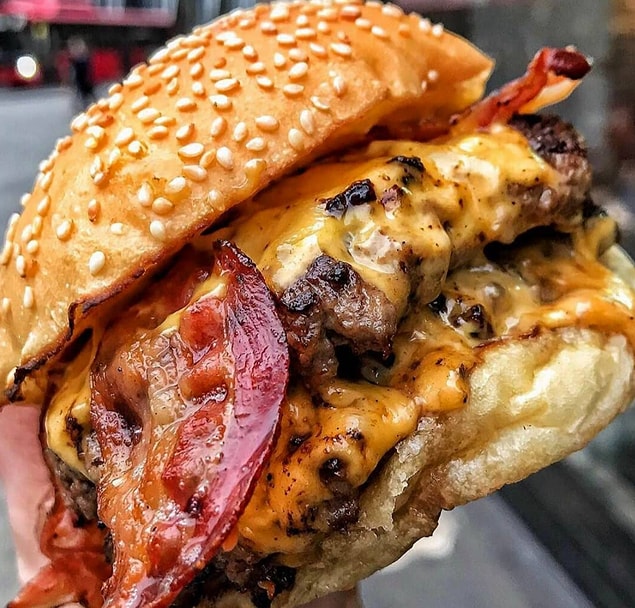 9. Üsküdar’ın lezzetli durağı Ora Steak & Burgers…