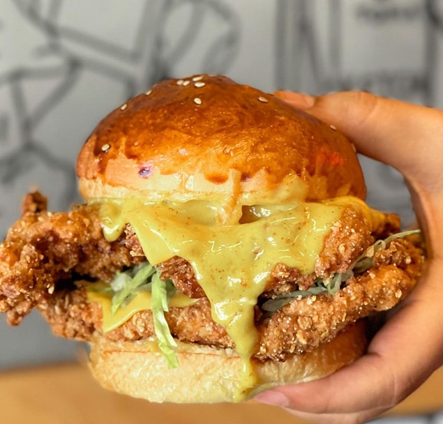11. Her çeşit hamburgeri deneyebileceğiniz Cross Fingers…