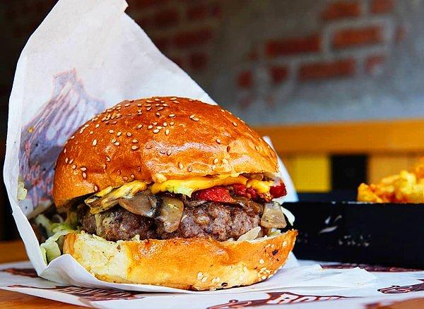 14. Karaköy’e yolu düşenlerin uğramadan dönmemesi gereken Route Burger House…