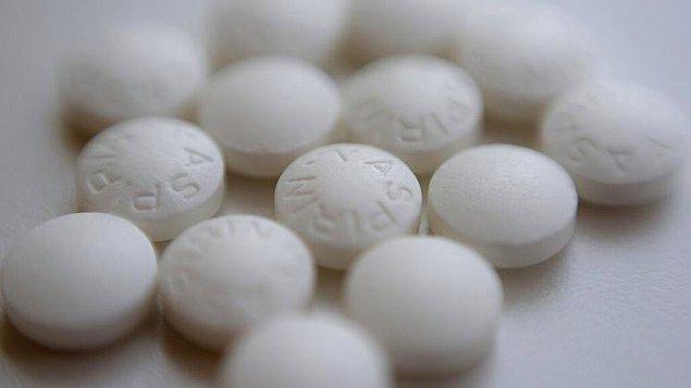 Açıklamada aspirinin 60 yaş ve üzerinde düşük dozda bile yaşamı tehdit eden sindirim sistemi kanamaları ve ülsere yol açabileceği uyarısında bulunuldu.