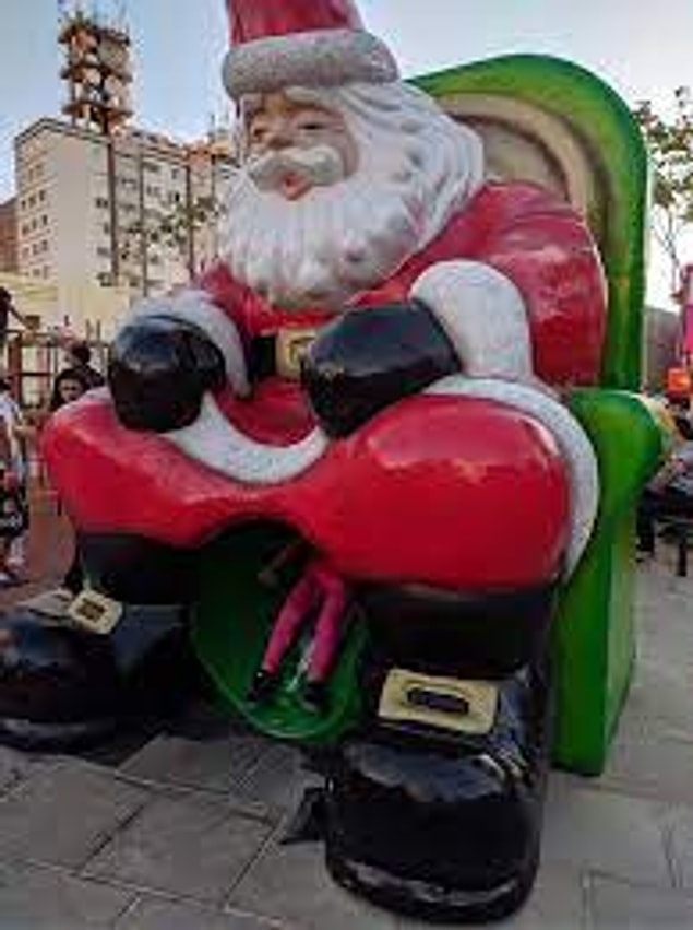 8. Noel baba Noel baba olalı böyle eziyet görmedi...