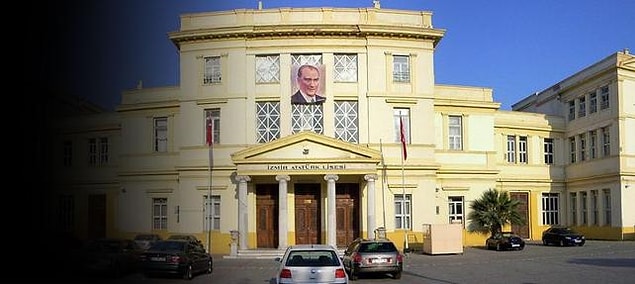2017 yılında ülkenin köklü okullarından olan 129 yıllık İzmir Atatürk Lisesi TÜGVA'ya tahsis edilmişti.