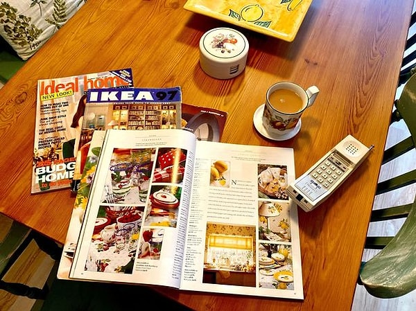 В составе своей коллекции Джек хранит старые каталоги Ikea 1997 года и тайник старых телефонов Nokia, а также старый ноутбук с Windows 95.