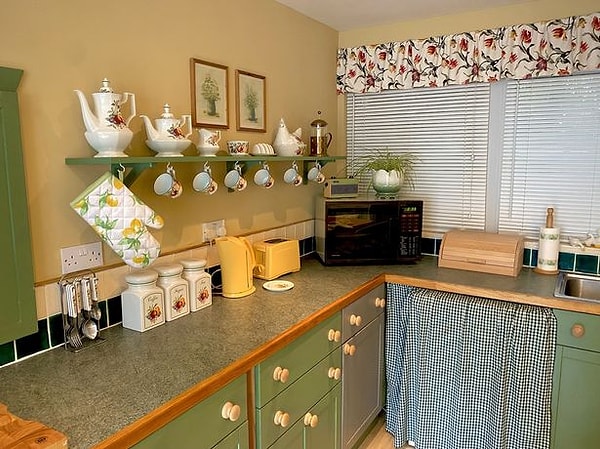 Хотя Джек любит свой ретро-декор, он признает, что это разделяет мнения посетителей дома.