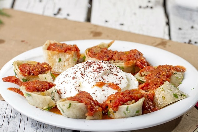 9. Beyti kebabı yoğurtla yenir mi?