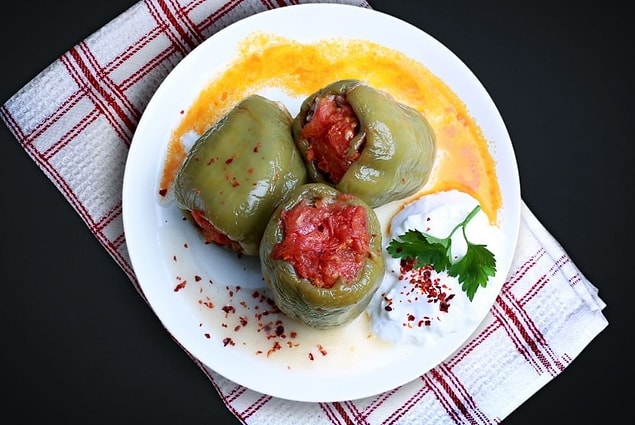 11. Biber dolması yoğurtla yenir mi?