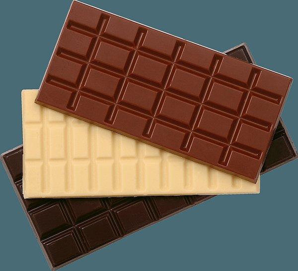 2. Kare ya da dikdörtgen (Dikdörtgen daha iyi; hem rahat ölçüm alırsınız hem de deneyden sonra daha fazla çikolatanız olur.) yeterli büyüklükteki ambalajsız çikolatayı fırının ortasına doğru koyun.