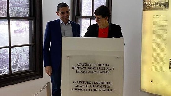 Özlem Türeci ve Uğur Şahin, Atatürk'ün Doğduğu Evi Ziyaret Etti: 'Modern Avrupa'nın Öncü Lideri'