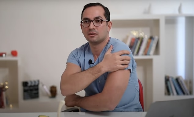Gazi Bey, Deltoid'in vücuttaki ikinci büyük kaslardan biri olduğunu ve aşı için çok uygun olduğunu söyler. Bu arada hatırlatmakta fayda var her iki omzumuzda da Deltoid kası mevcut.
