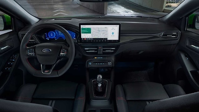 Titanium, ST-Line, Active ve ST paketleri ile 4 farklı donanım içeren Focus'un en performanslı paketi ise ST.