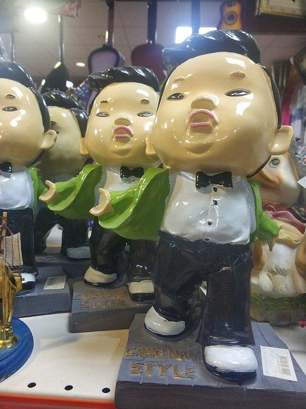 5. Gangnam Style'ın şöhretini ticarete dönüştürmek konusunda hızlı davranan girişimcilerden Psy biblosu.